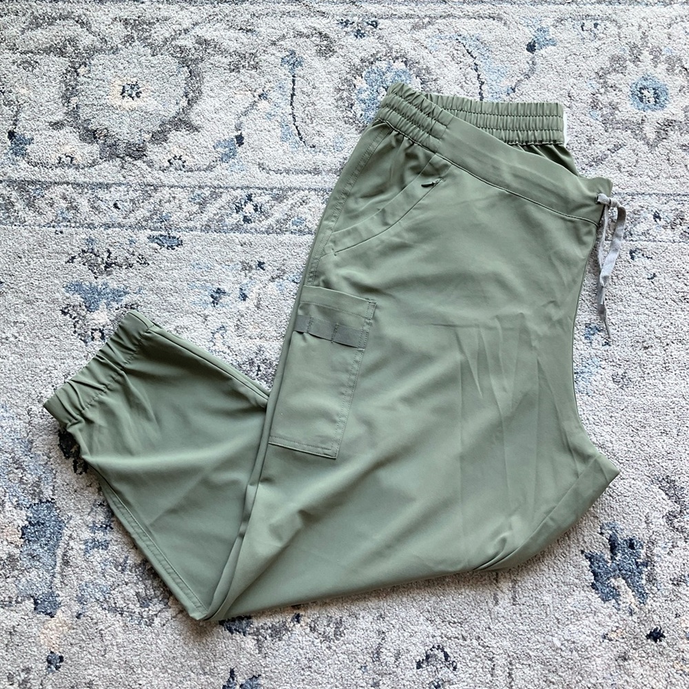 NWOT Wonder Wink scrub joggers